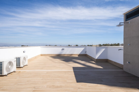 Villas de obra nueva con piscina privada y ascensor
